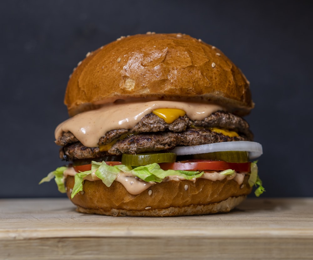 Diner cheeseburger